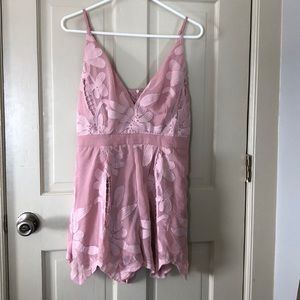 OMG such a cute lace romper but it doesn’t fit me